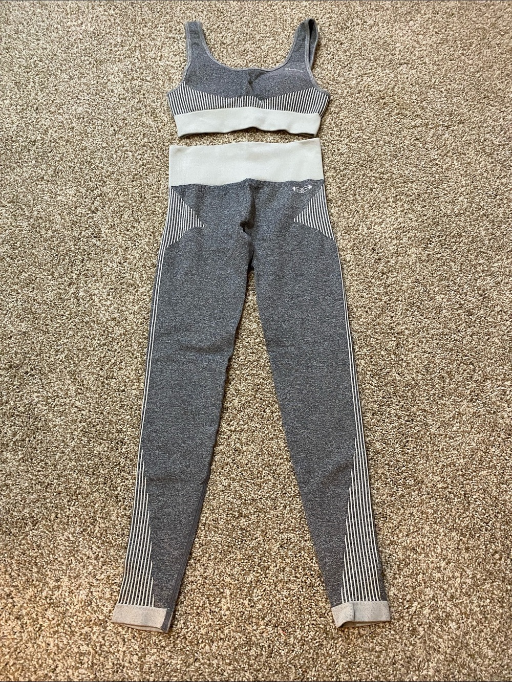 Built Exclusive Workout Set - Picture 2 of 5